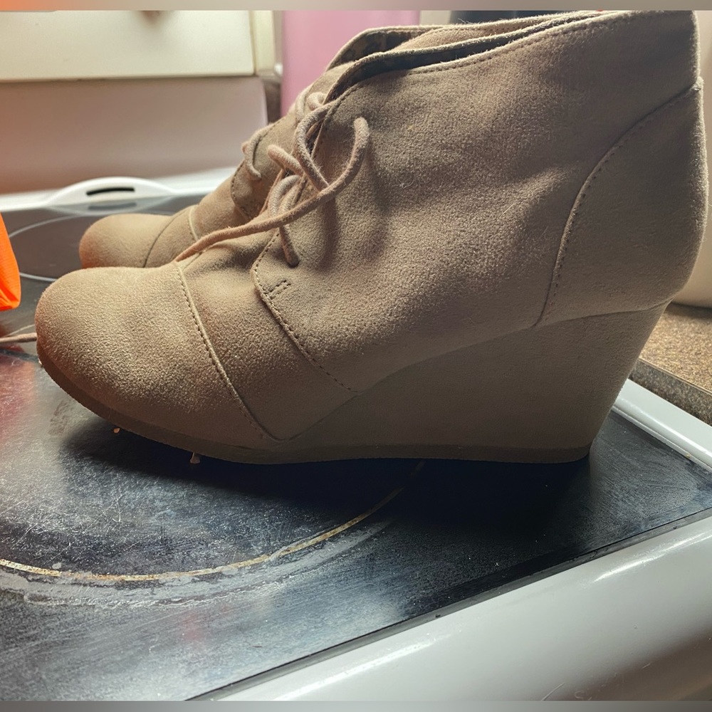 Tan Wedges
